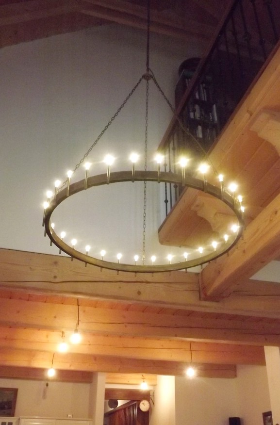 mosadzný kruhový luster kapsulové žiarovky
